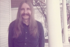 Guslonghairfrontvview